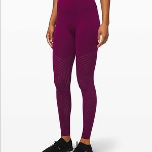 EUC Lululemon Reveal Tight 28” (Size 4)
